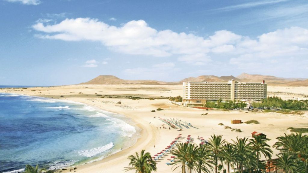Best Beaches in Corralejo (What to Expect? Beach Activities) - Spainist